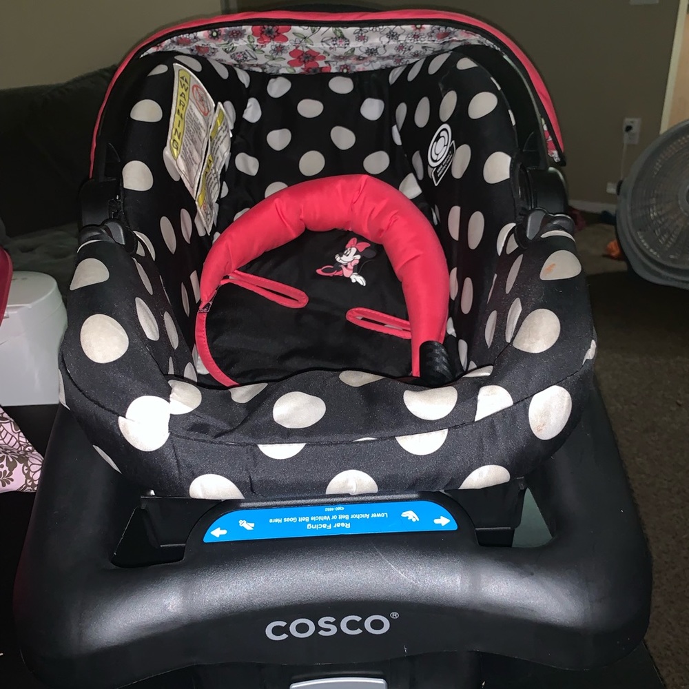 Minnie Mouse infant car seat